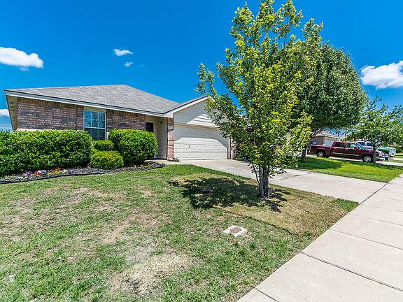 2nd image of 1104 Caroline Dr