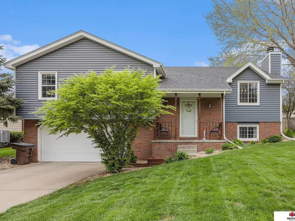 7430 Poplar Rd, Lincoln, NE 68506