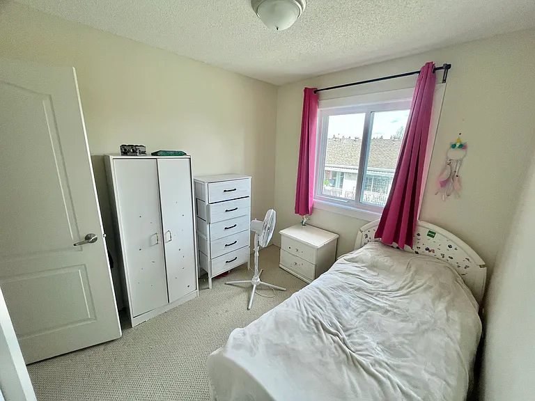 1033 Youville Dr W — Photo 21