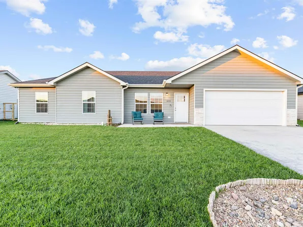 1213 Nautical Dr, Salina, KS 67401