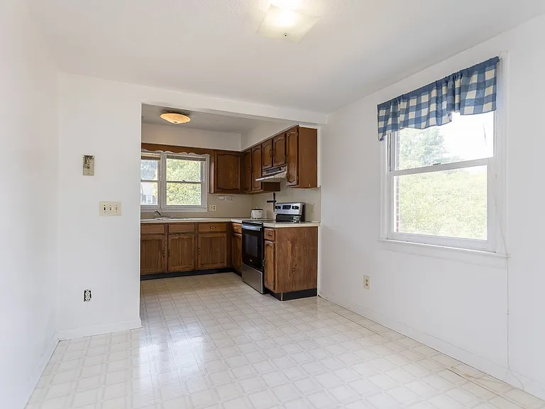 1124 Mountain View Dr — Photo 7