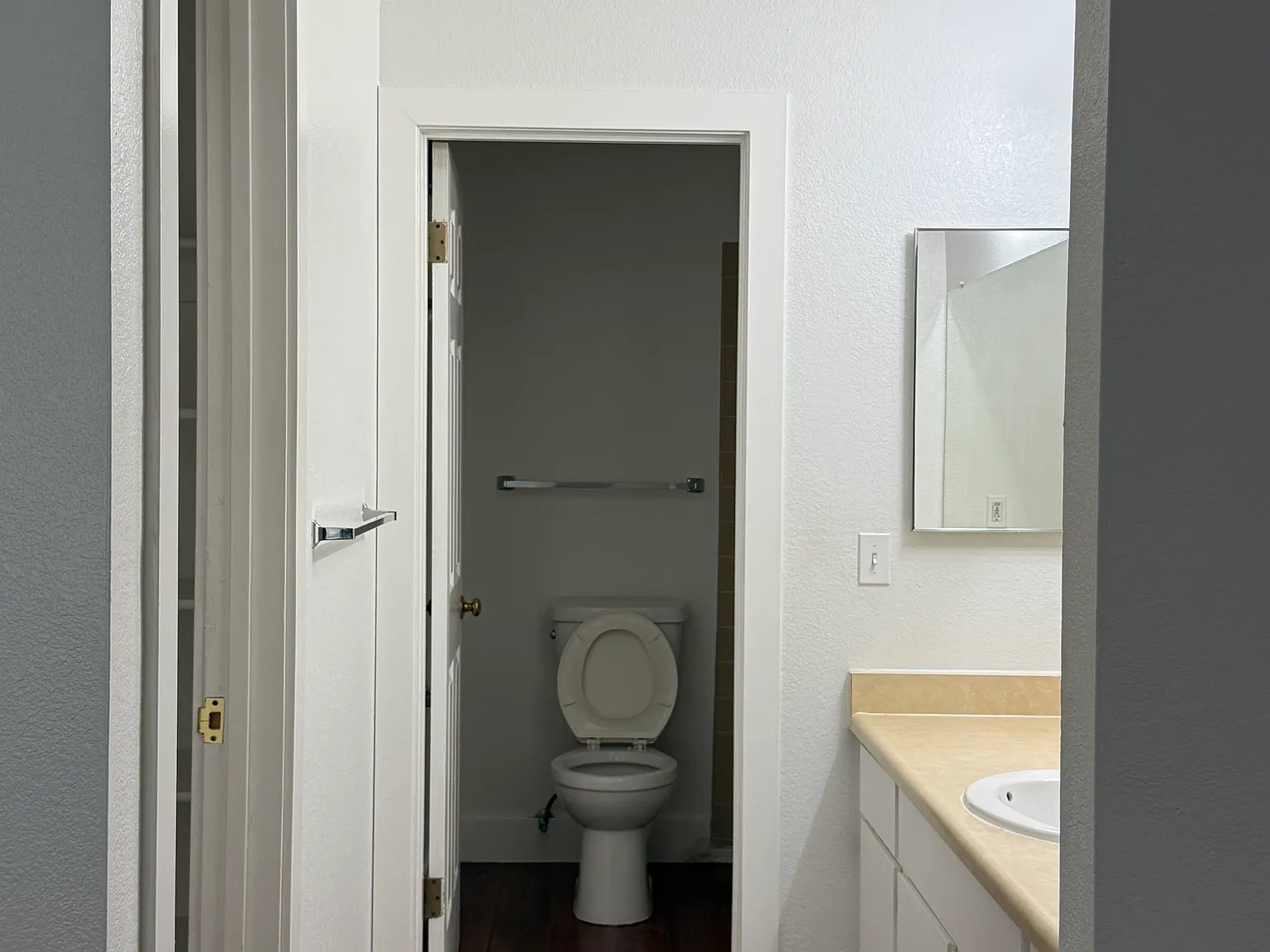 2 bed, 887 sqft, $1,800 — Photo 4