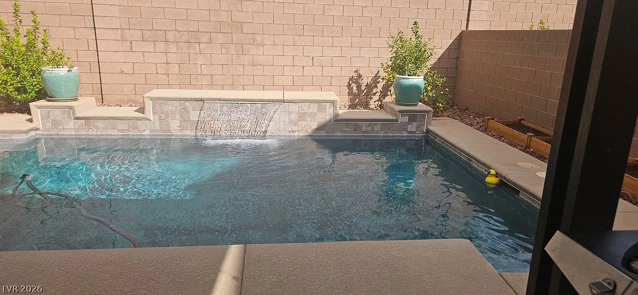 4 bed, 3.0 bath, 1929 sqft, $2,799 — Photo 2