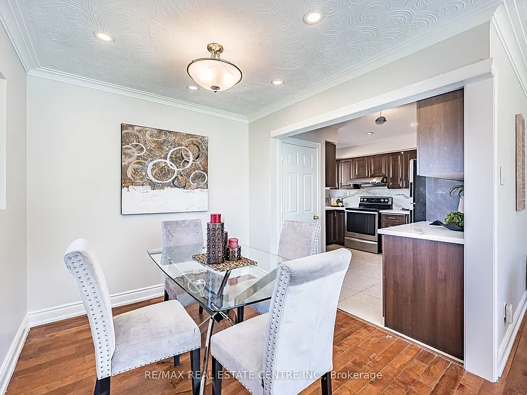 2 Milner Rd #MAIN FLOOR — Photo 15