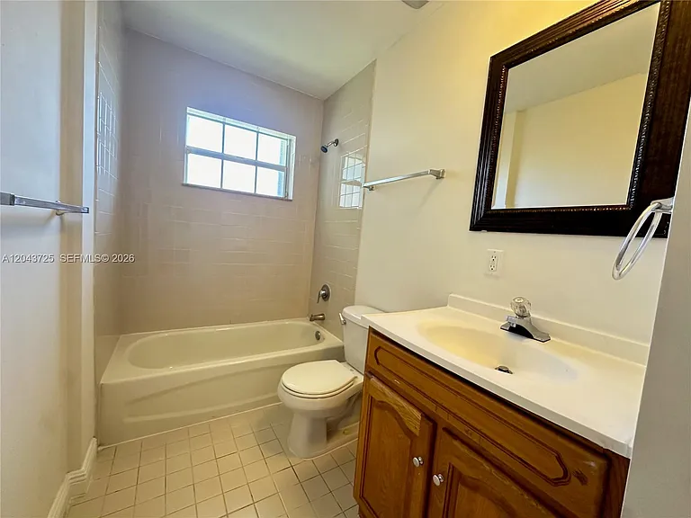 2235 Farragut St — Photo 11