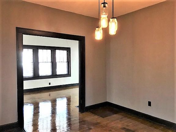 4th image of 1011 N Parker Ave