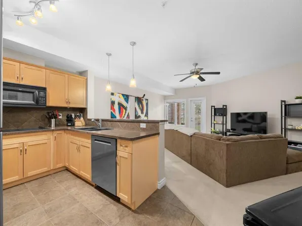 60 E Royal Oak Plz NW #117, Calgary, AB T3G 0A7