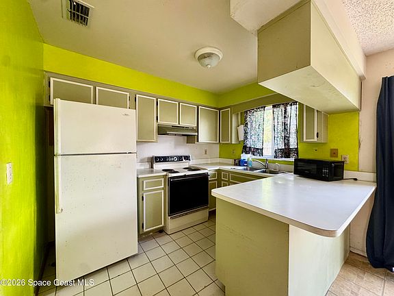 4th image of 125 S Rosiland Ct