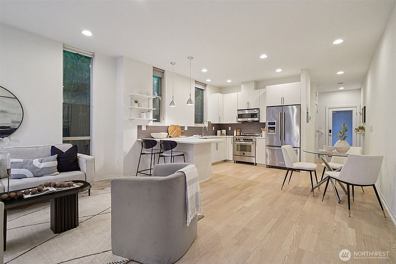 5th image of 3817 B California Avenue SW