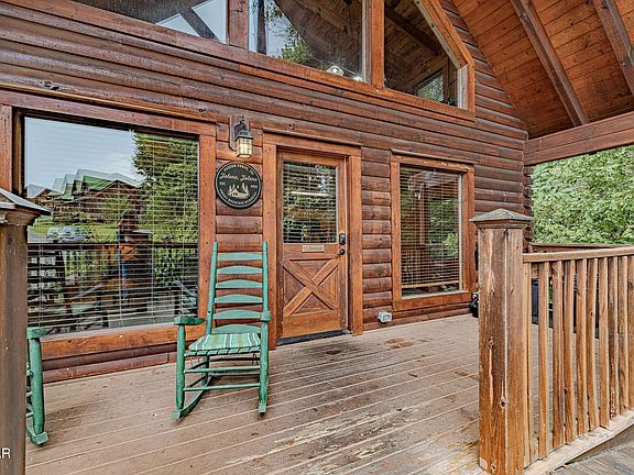 4th image of 563 Blackberry Ridge Way