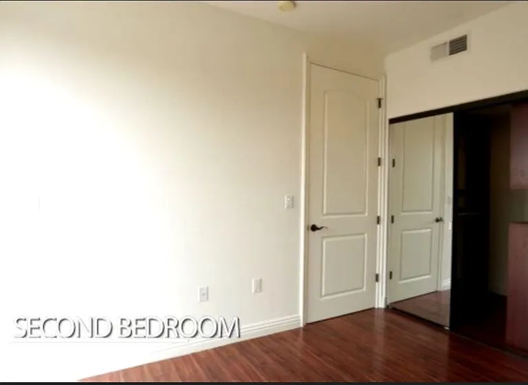 14248 Riverside Dr — Photo 15