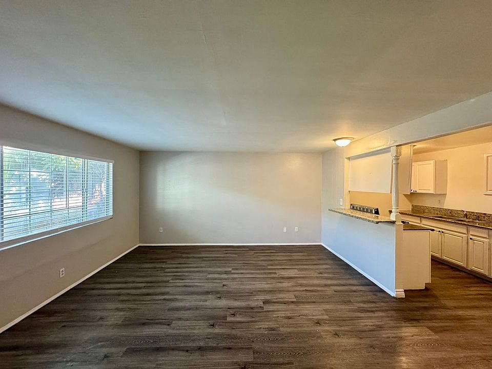 1st image of 17392 Queens Ln