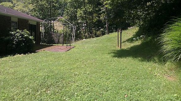 3rd image of 104 Adrian Dr
