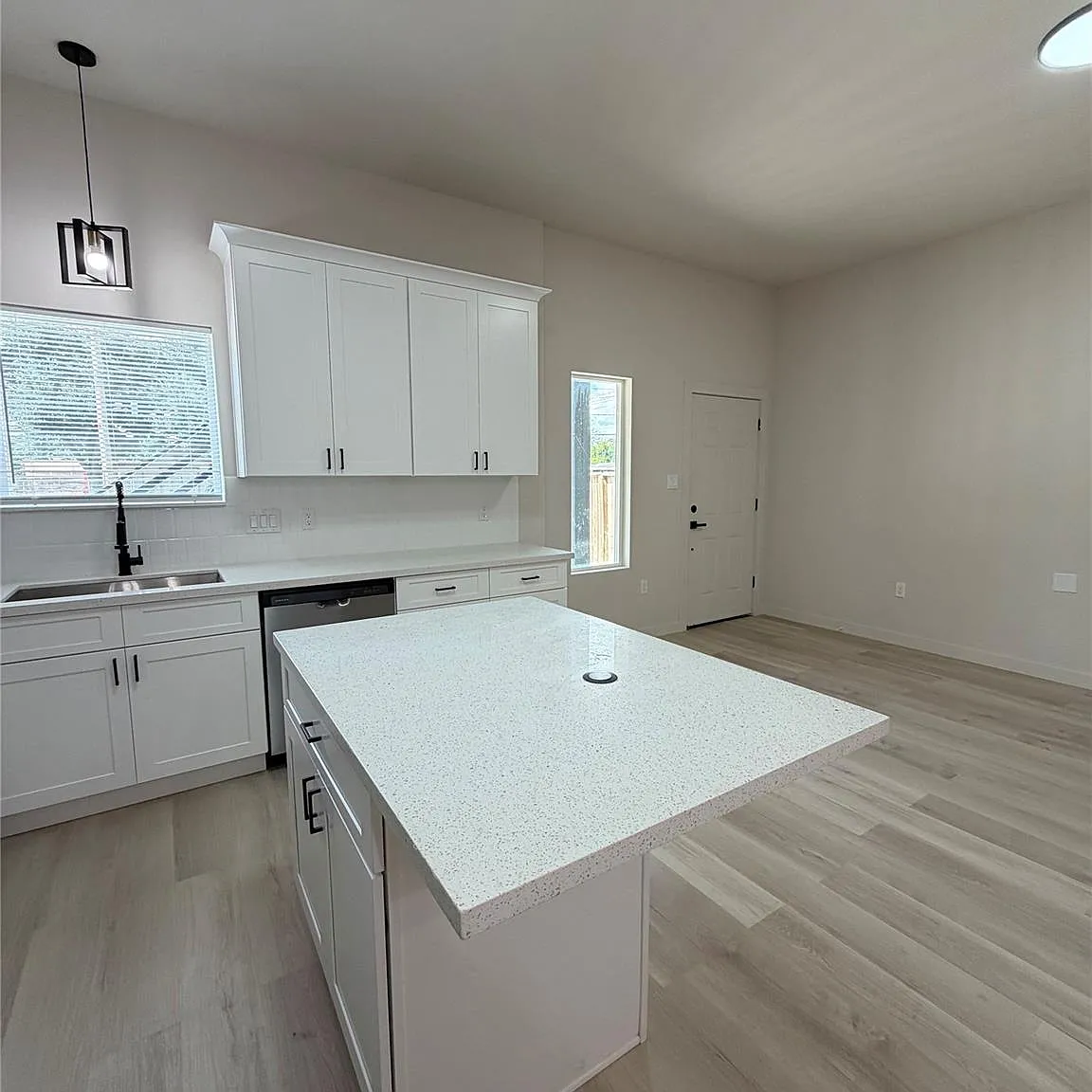 3 bed, 2.0 bath, $1,700 — Photo 3