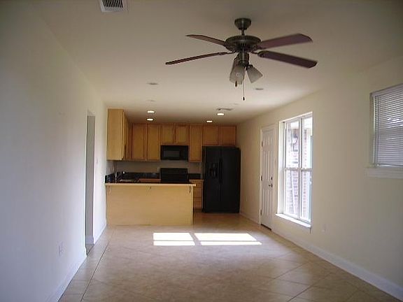 2nd image of 424 Hay Pl