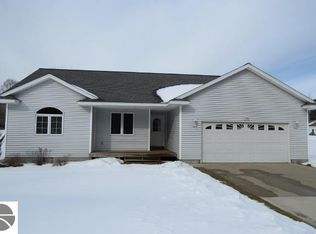 7314 Briar Ln, Bellaire, MI 49615
