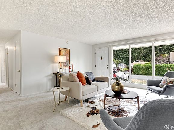 4th image of 16023 32nd Ave NE