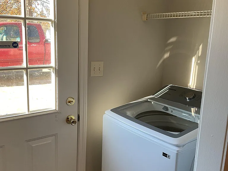121 Westchester Cir — Photo 35