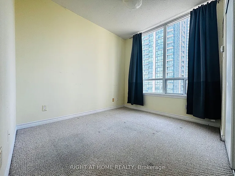 3504 Hurontario St #907 — Photo 18