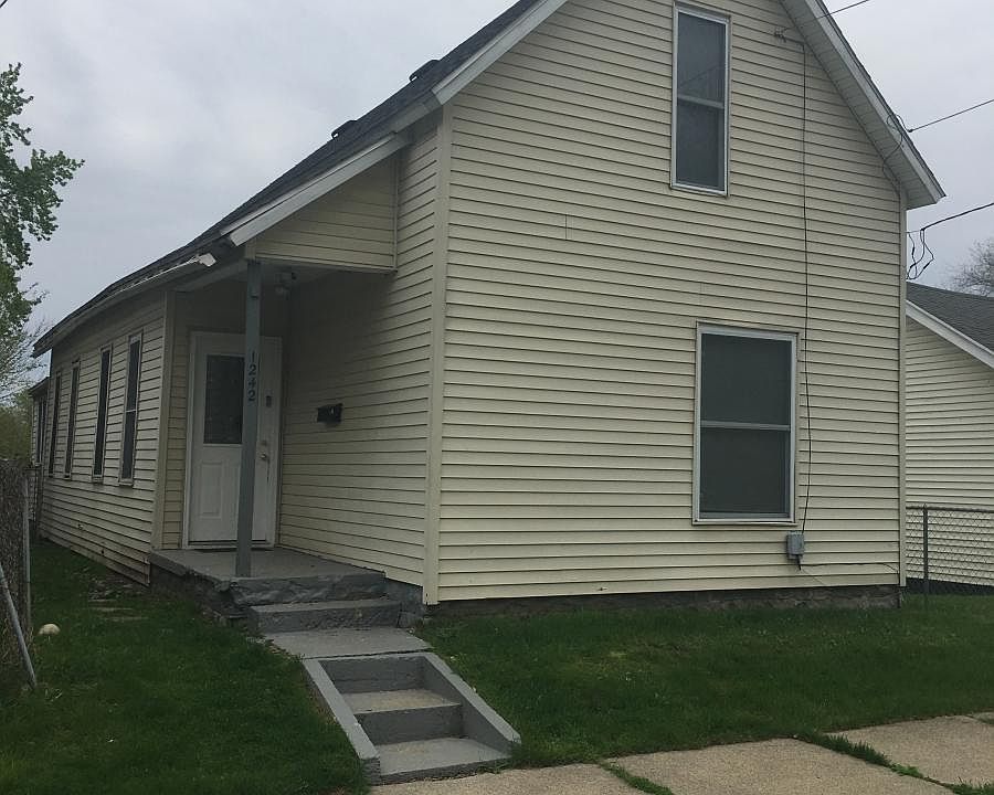 1st image of 1242 Courtney St NW
