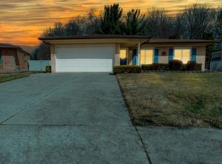 40514 Shakespeare Dr, Sterling Heights, MI 48313