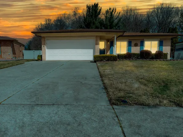 40514 Shakespeare Dr, Sterling Heights, MI 48313