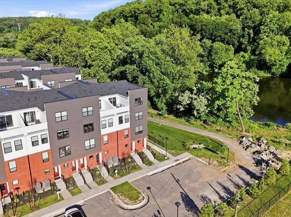 919 Riverplace Dr, Conshohocken, PA 19428