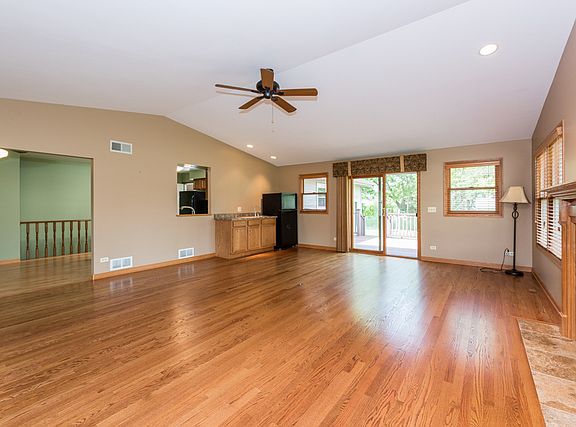 3rd image of 38355 N Holdridge Ave