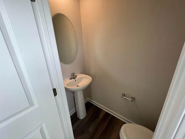 115 Butterfield Ave — Photo 32