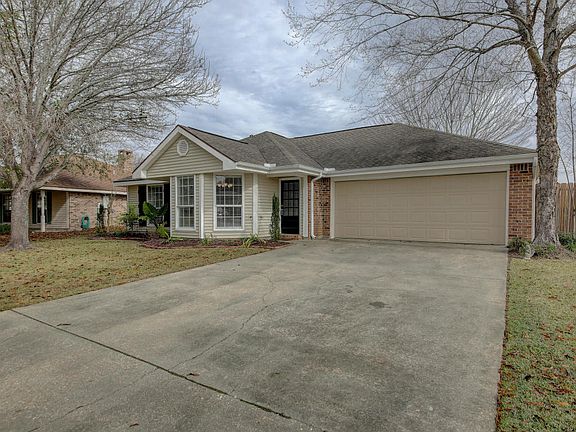 2nd image of 310 Wallingsford Cir