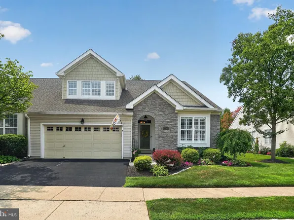 121 Lattice Ln, Collegeville, PA 19426