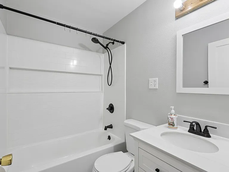 3512 S Division St — Photo 16