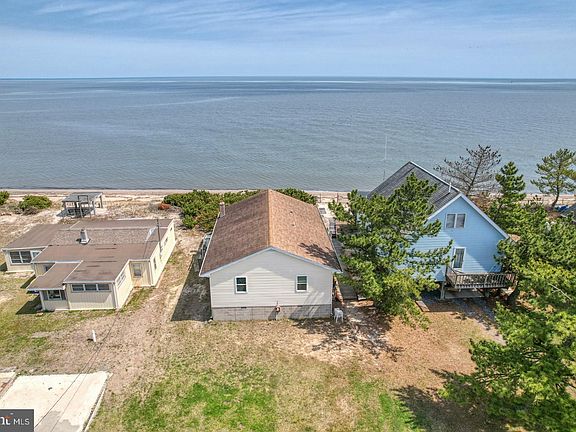 3rd image of 64 N Bayshore Dr