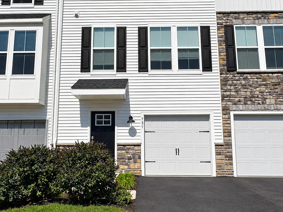 737 Peony Ln