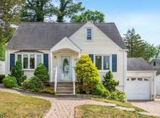 27 Scheiber Ter, Cedar Grove, NJ 07009