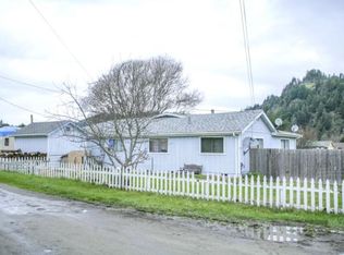 895 Riverside Dr, Rio Dell, CA 95562