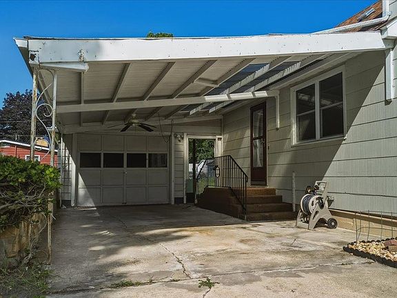4th image of 404 East St