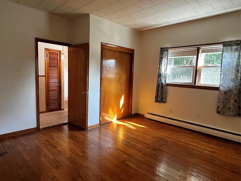 105 Cedar Ave — Photo 6