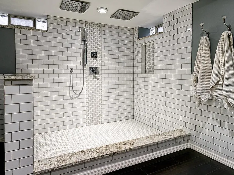 619 E Jeffrey Pl — Photo 9