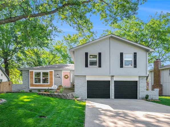1108 N Walker Ln, Olathe, KS 66061