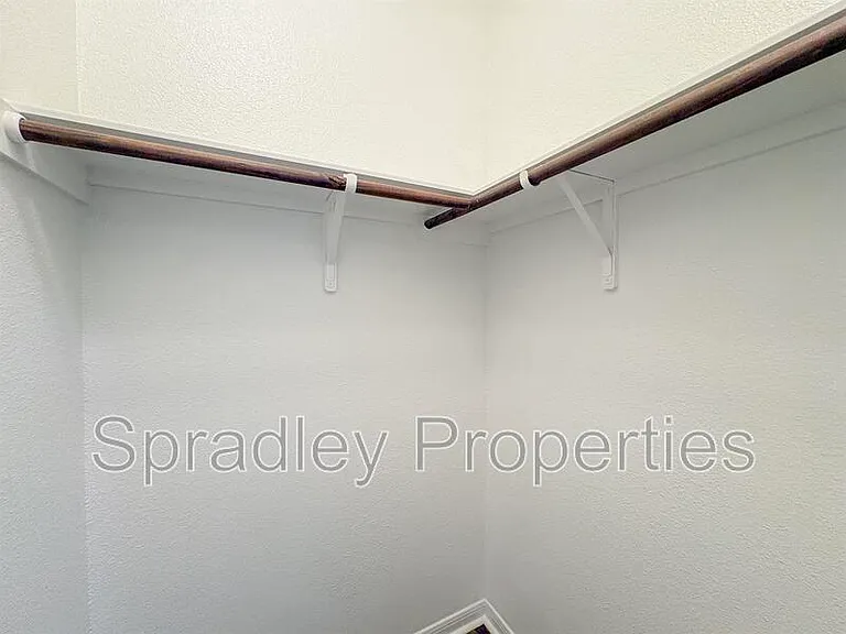 406 Banbury — Photo 11