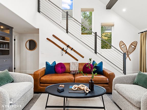 5th image of 576 Woodside Ave