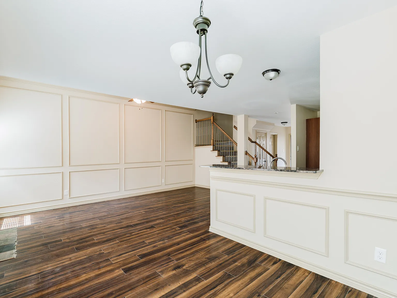 3 bed, 1880 sqft, $2,400 — Photo 3