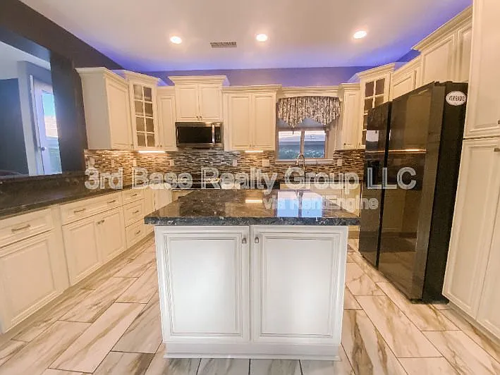 21088 W Maiden Ln — Photo 6