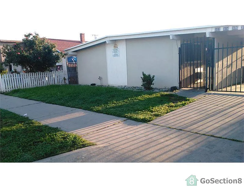 316 N Clark St photo 1