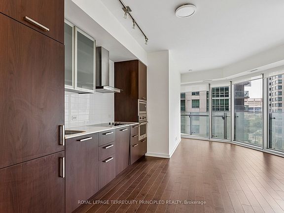 3rd image of 12 York St #307