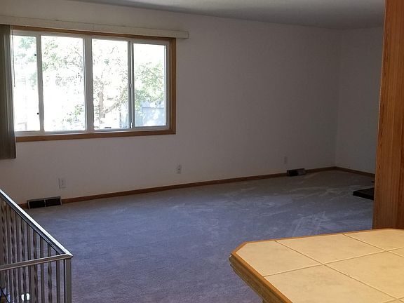 4th image of 6881 Grenwich Ln N