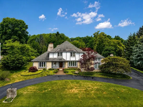 365 Sheffield DRIVE, Brookfield, WI 53005
