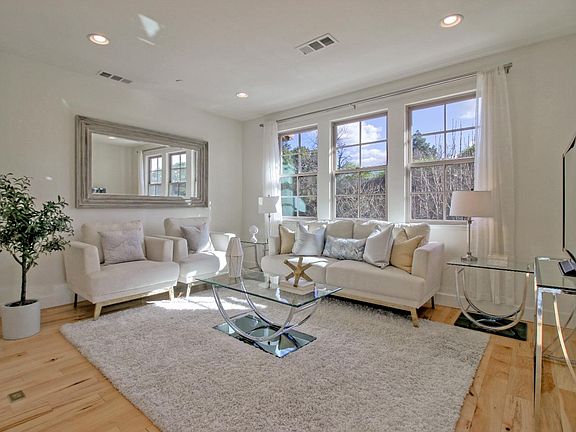 2nd image of 108 Minaret Ave
