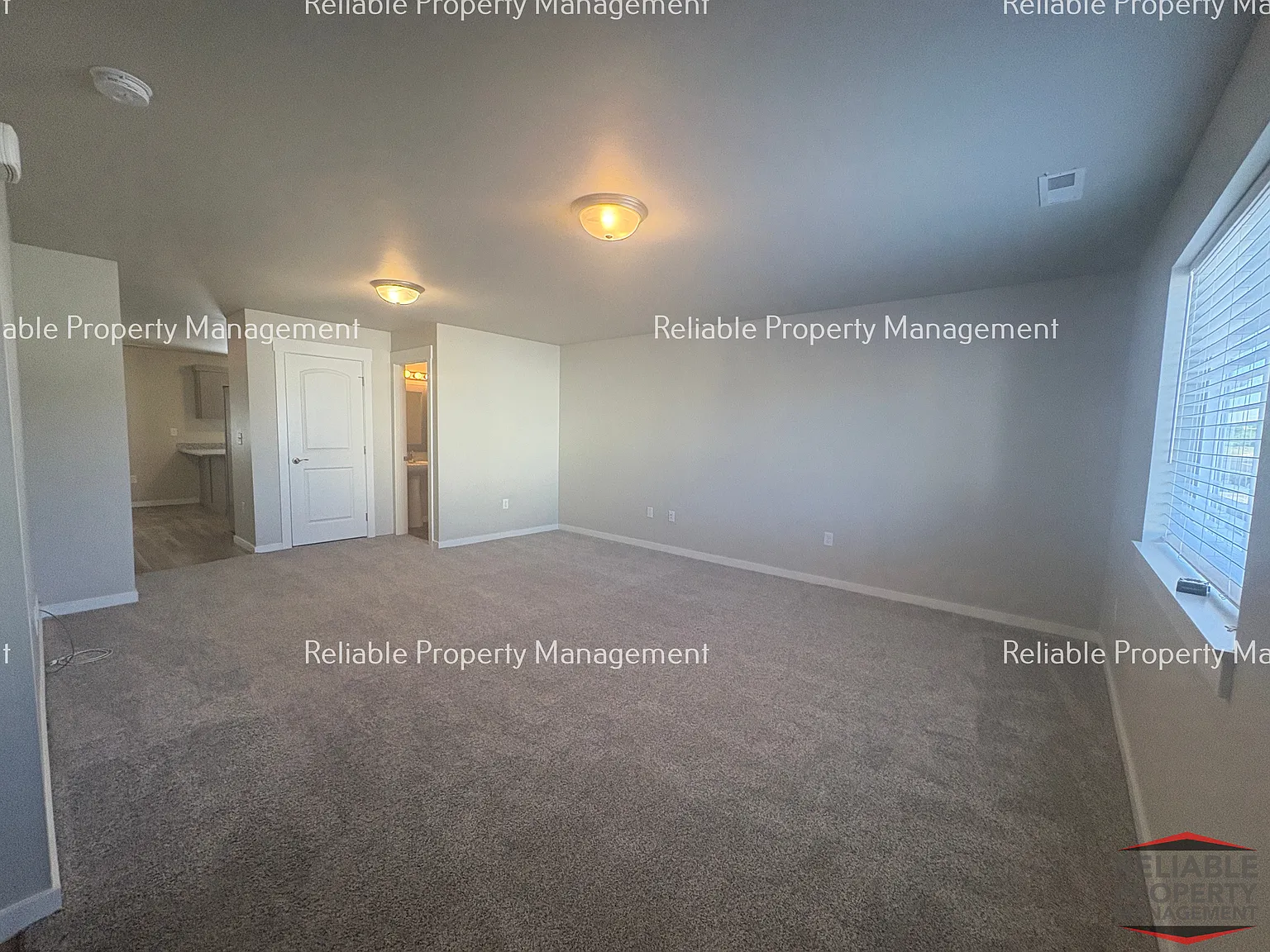 3 bed, 2.5 bath, 1570 sqft, $1,495 — Photo 2
